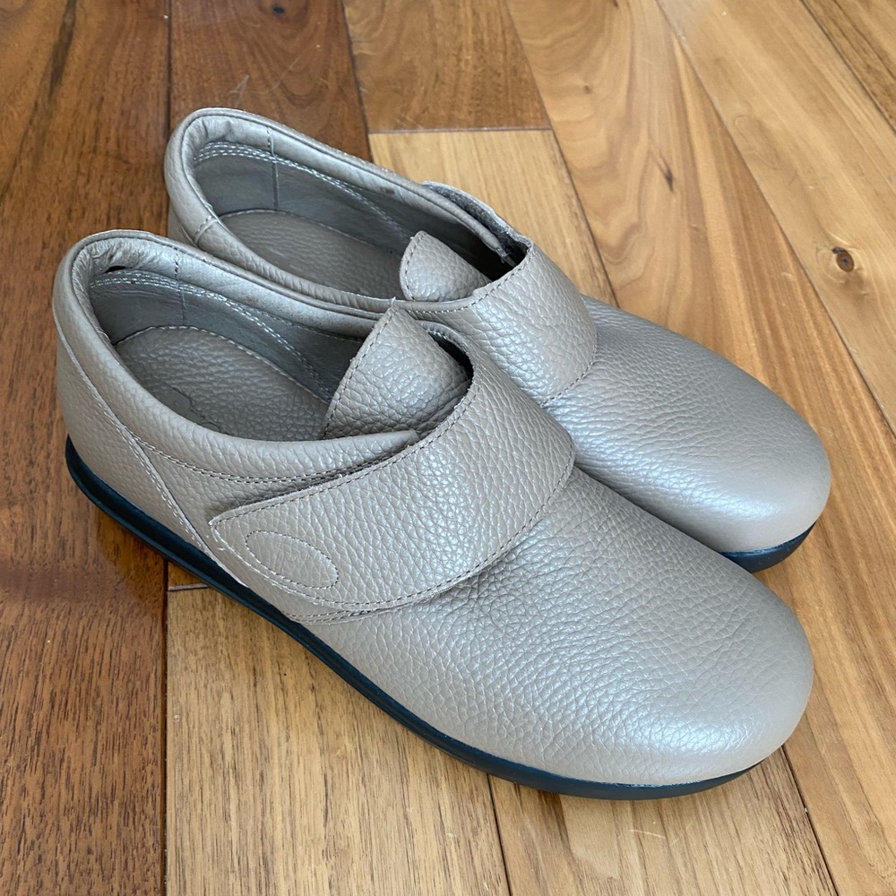 Propet Valley Walker Women's Leather Walking Shoes Size 8.5W Tan Wide NWOT